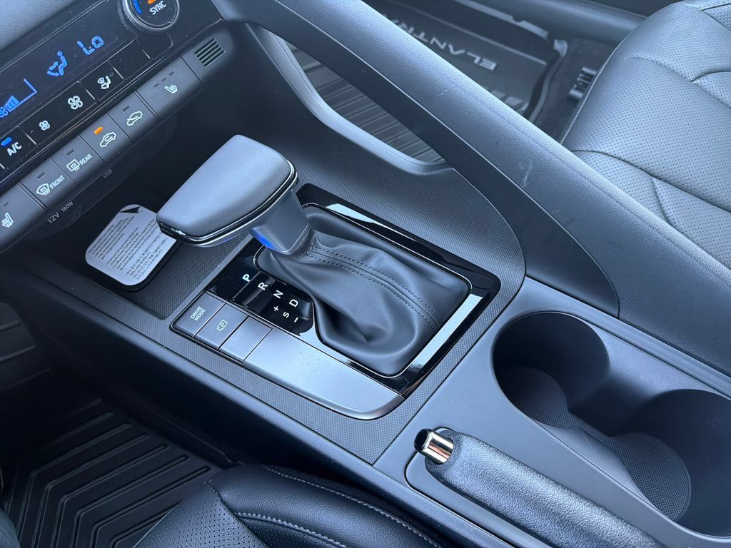 New 2026 Hyundai Elantra SEL Sport FWD image 32