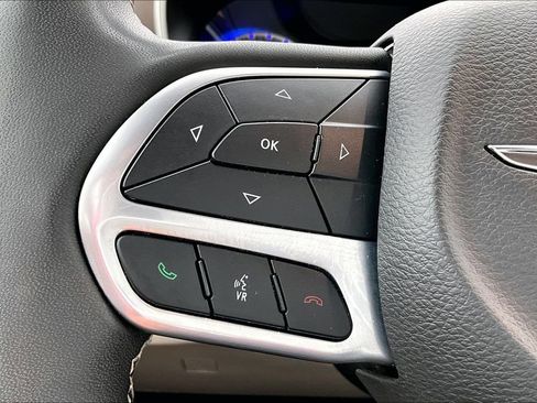 Used 2023 Chrysler Voyager LX FWD image 16