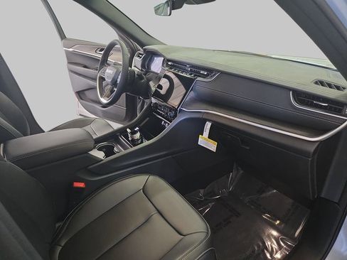 New 2025 Jeep Grand Cherokee Limited w/ Trailer Tow Package image 10