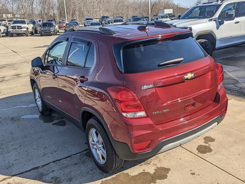 Used 2022 Chevrolet Trax LT w/ LT Convenience Package image 8