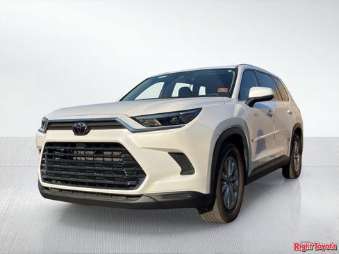 Certified 2024 Toyota Grand Highlander AWD image 2