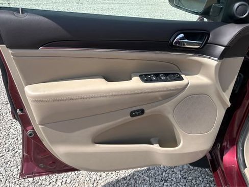 Used 2019 Jeep Grand Cherokee Overland AWD/4WD image 20
