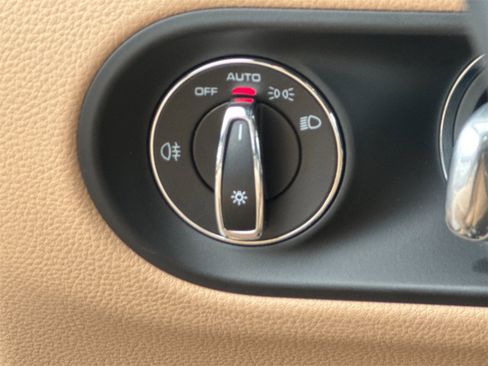 Used 2025 Porsche Macan image 33