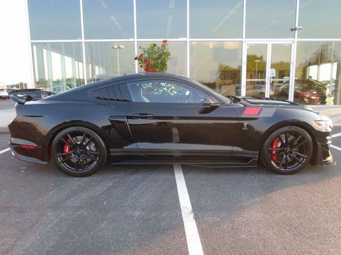 Used 2020 Ford Mustang Shelby GT500 w/ Technology Package image 3