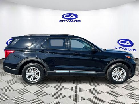 Used 2023 Ford Explorer XLT w/ Equipment Group 202A AWD/4WD image 2