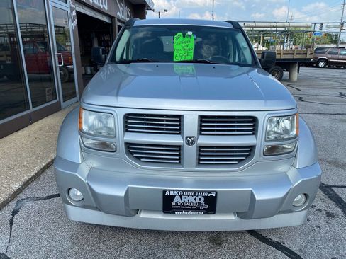 Used 2011 Dodge Nitro SXT image 3