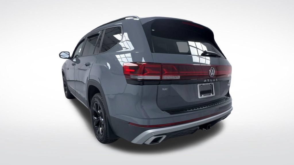 Used 2024 Volkswagen Atlas Peak Edition SE AWD/4WD image 21
