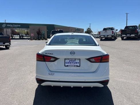 Used 2025 Nissan Altima 2.5 SV FWD image 10