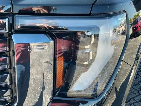 Used 2024 GMC Sierra 2500 Denali Ultimate AWD/4WD image 12
