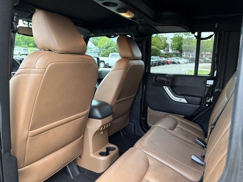 Used 2015 Jeep Wrangler Unlimited Sahara w/ Connectivity Group AWD/4WD image 23