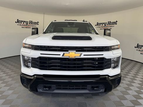 Used 2024 Chevrolet Silverado 2500 Custom w/ Custom Value Package AWD/4WD image 5