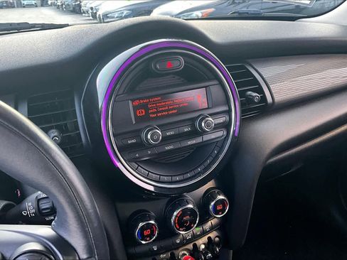 Used 2016 MINI Cooper 4-Door Hardtop image 6