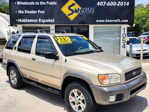 Used 2001 Nissan Pathfinder SE RWD image 1