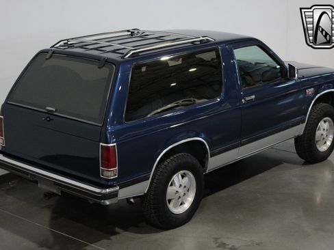 Used 1988 Chevrolet S10 Pickup 4WD image 9
