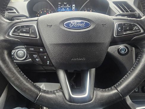Used 2019 Ford Escape SEL image 11