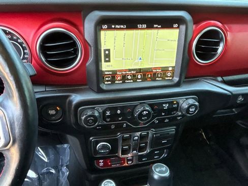 Used 2022 Jeep Wrangler Unlimited Rubicon w/ LED Lighting Group AWD/4WD image 21