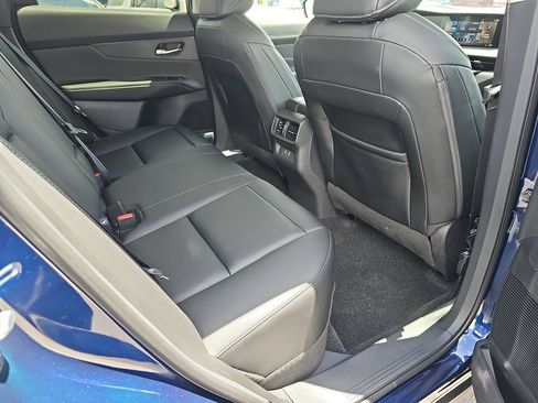 Used 2025 Nissan Murano SV AWD/4WD image 15