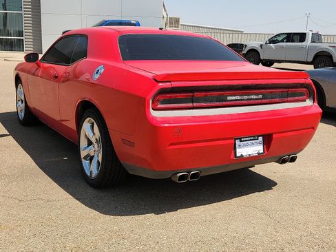 Used 2014 Dodge Challenger R/T RWD image 3