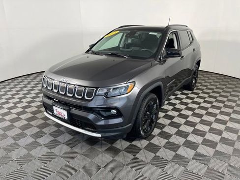 Used 2022 Jeep Compass Limited w/ Sun and Sound Group AWD/4WD image 3