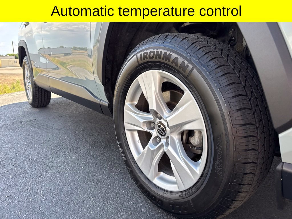 Used 2021 Toyota RAV4 XLE AWD/4WD image 8
