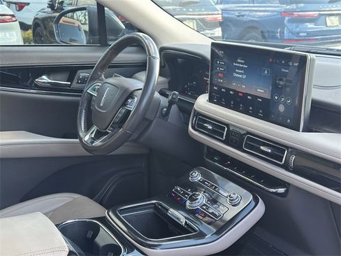 Certified 2022 Lincoln Nautilus Reserve image 33