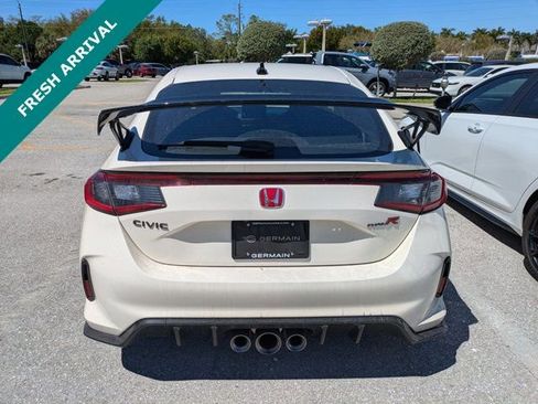 Used 2025 Honda Civic Type R image 4