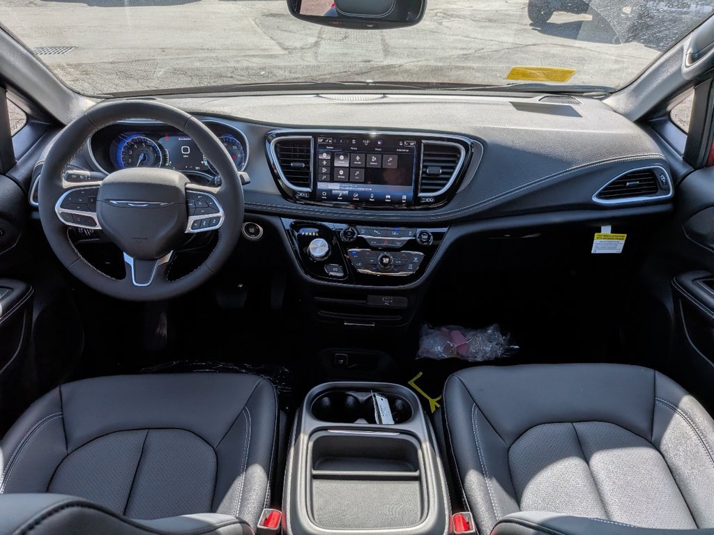 New 2027 Chrysler Pacifica Select AWD/4WD image 17