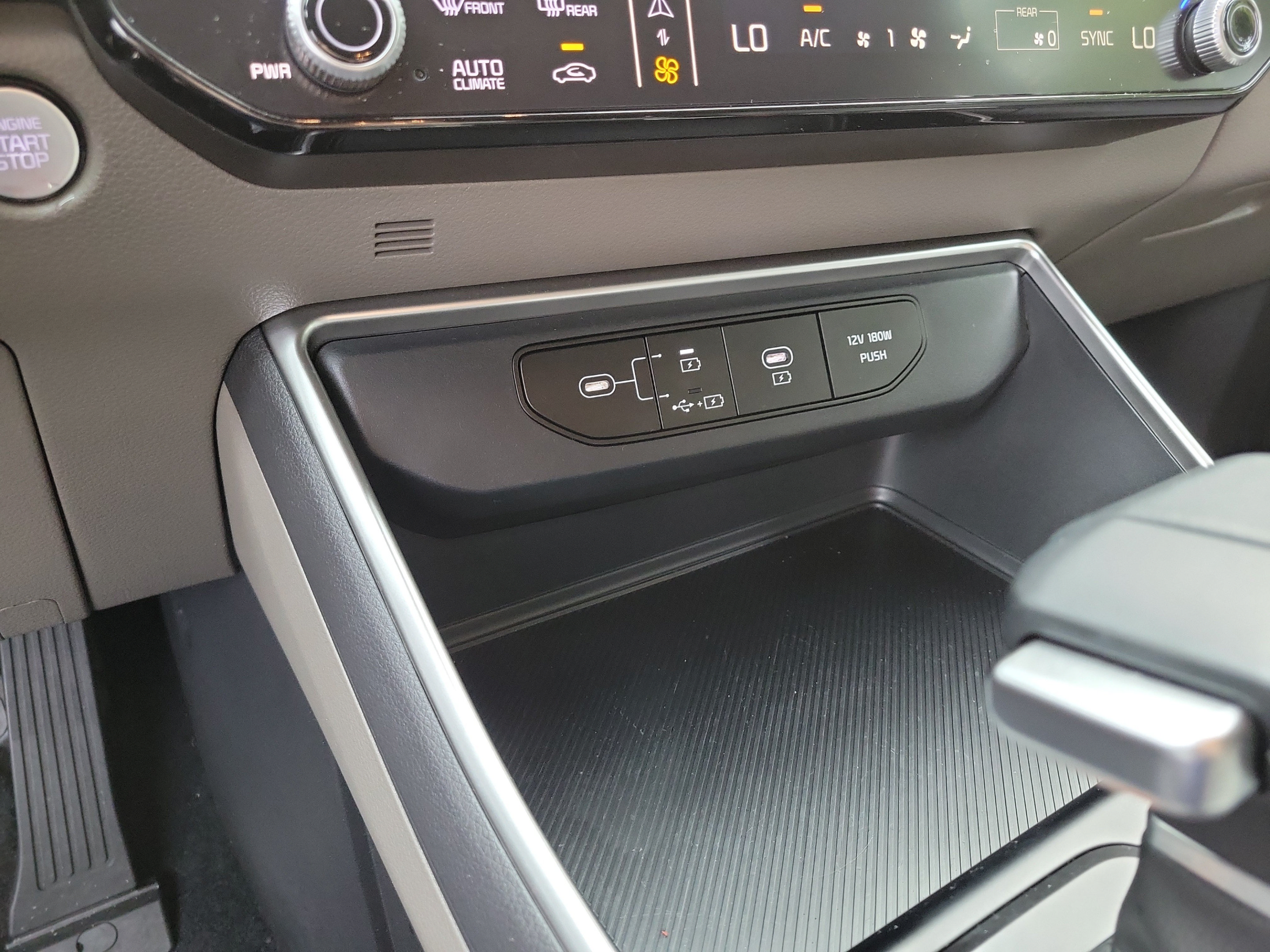 Certified 2026 Kia Carnival FWD image 20