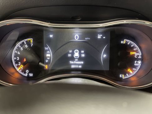 Used 2022 Jeep Grand Cherokee Limited w/ Tech Group image 22