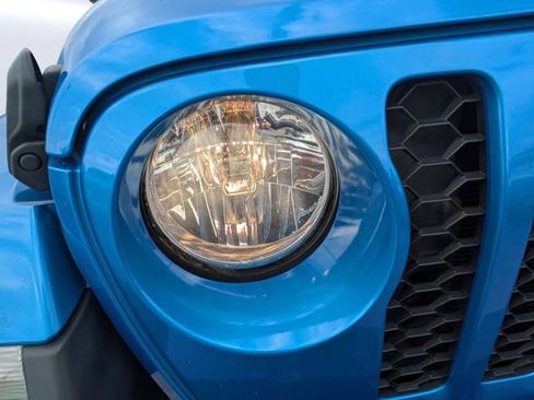 Used 2022 Jeep Gladiator Sport AWD/4WD image 9
