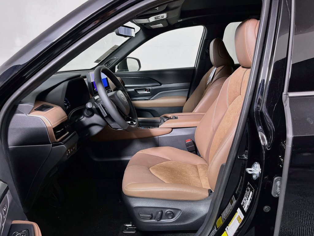 New 2026 Toyota Grand Highlander AWD Hybrid image 12