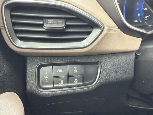 Used 2019 Hyundai Santa Fe SEL image 15