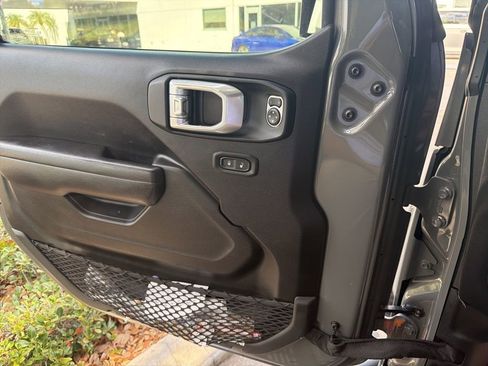 Used 2022 Jeep Gladiator Sport AWD/4WD image 5