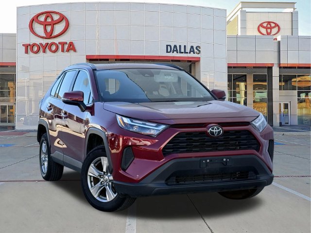 Used 2025 Toyota RAV4 XLE FWD image 1