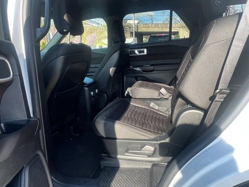 Used 2020 Ford Explorer XLT AWD/4WD image 29