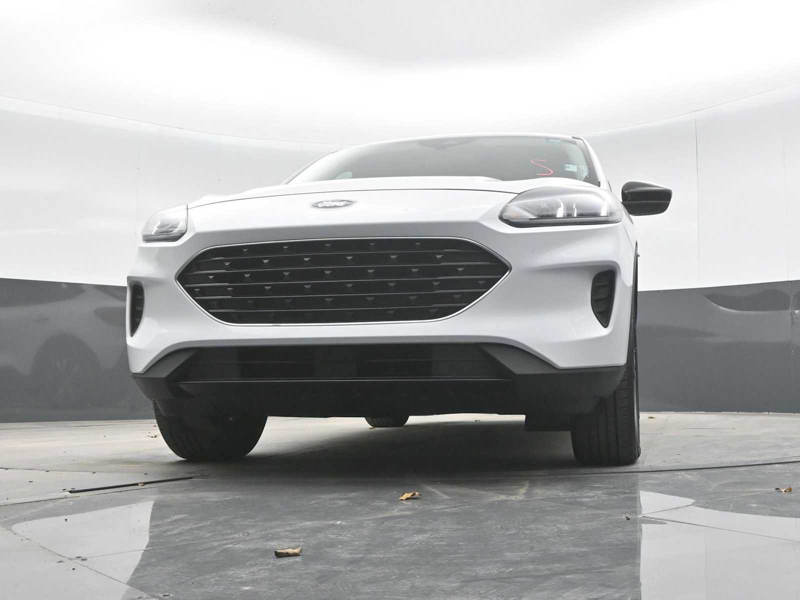 Used 2021 Ford Escape SE w/ SE Sport Appearance Package AWD/4WD image 26