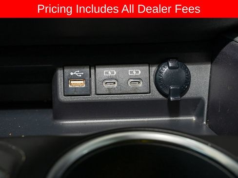 Used 2023 Toyota Highlander XLE FWD image 19