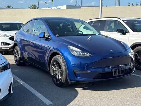 Used 2023 Tesla Model Y Long Range AWD/4WD image 2
