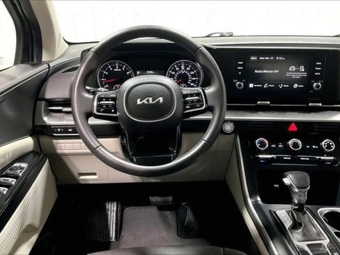 Used 2024 Kia Carnival LX image 5