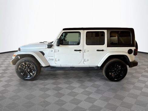 Used 2023 Jeep Wrangler Unlimited Sahara w/ Cold Weather Group AWD/4WD image 9