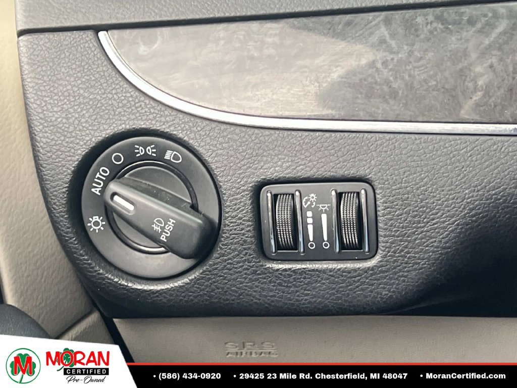 Used 2014 Chrysler Town & Country Touring-L FWD image 26