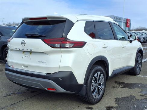 Certified 2023 Nissan Rogue SV image 3