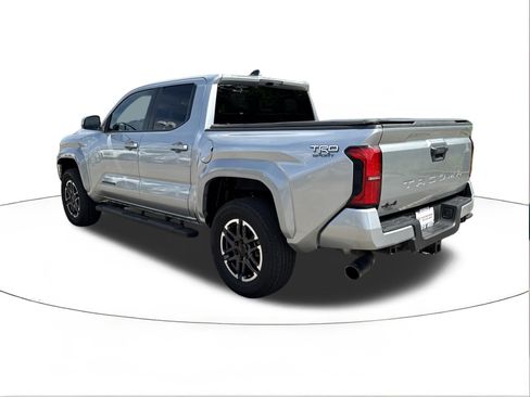 Used 2025 Toyota Tacoma TRD Sport AWD/4WD image 5