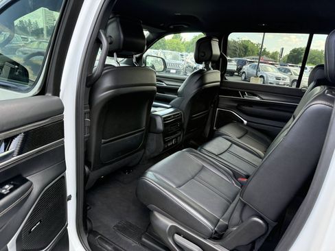 Used 2024 Jeep Wagoneer Series II w/ Flexible Seating Group AWD/4WD image 12