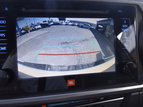 Used 2016 Toyota Tacoma Limited w/ Towing Package image 12