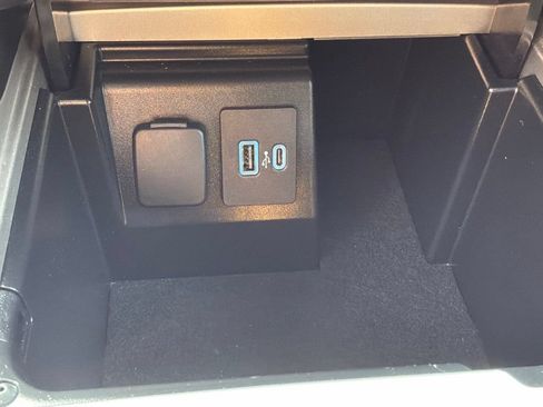 Used 2023 Ford Explorer XLT w/ Equipment Group 202A AWD/4WD image 22