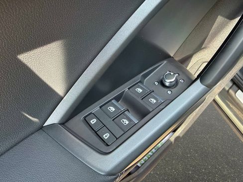 Used 2025 Audi Q3 2.0T Premium image 18