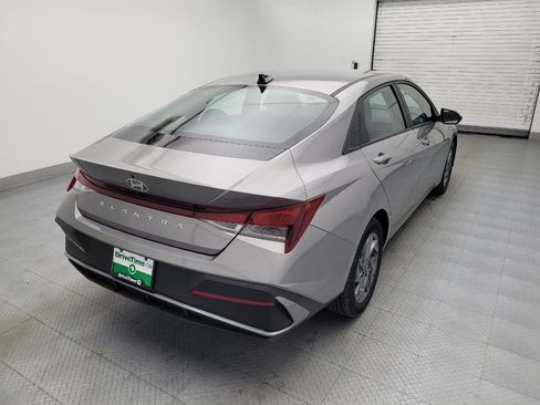 Used 2024 Hyundai Elantra SEL image 9