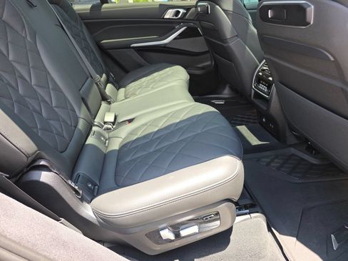 Used 2025 BMW X7 xDrive40i w/ Premium Package AWD/4WD image 17