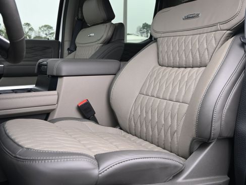 Used 2025 Ford F450 Platinum w/ Platinum Plus Package image 19